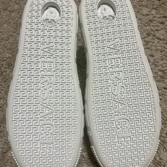 Versace
slashed leather sneakers( No Box )New - Picture 4 of 10